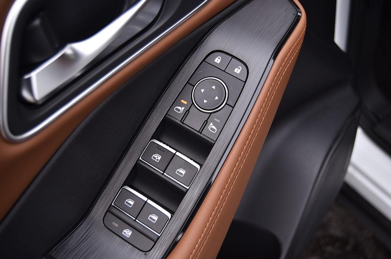 Nissan Rogue Vehicle Image 09