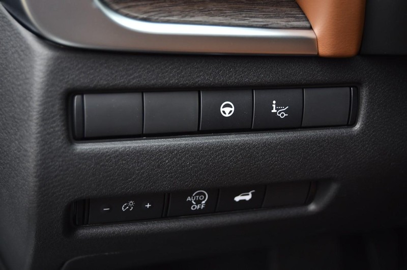 Nissan Rogue Vehicle Image 12