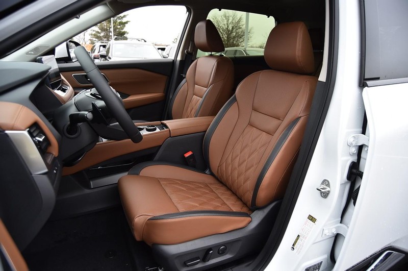 Nissan Rogue Vehicle Image 23