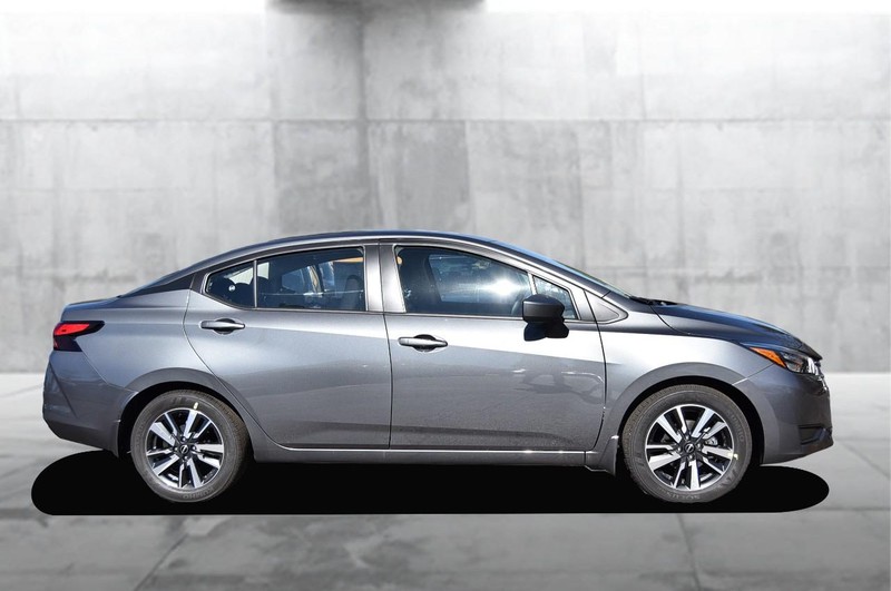 Nissan Versa Vehicle Image 05