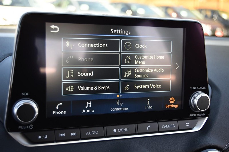 Nissan Sentra Vehicle Full-screen Gallery Image 14