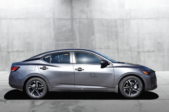 Nissan Sentra Vehicle Image 05