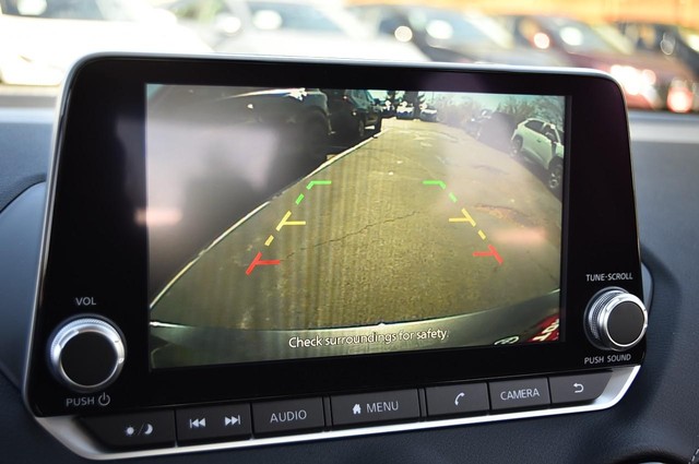 Nissan Sentra Vehicle Image 13