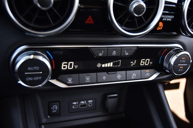 Nissan Sentra Vehicle Image 15