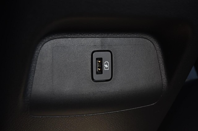 Nissan Sentra Vehicle Image 22