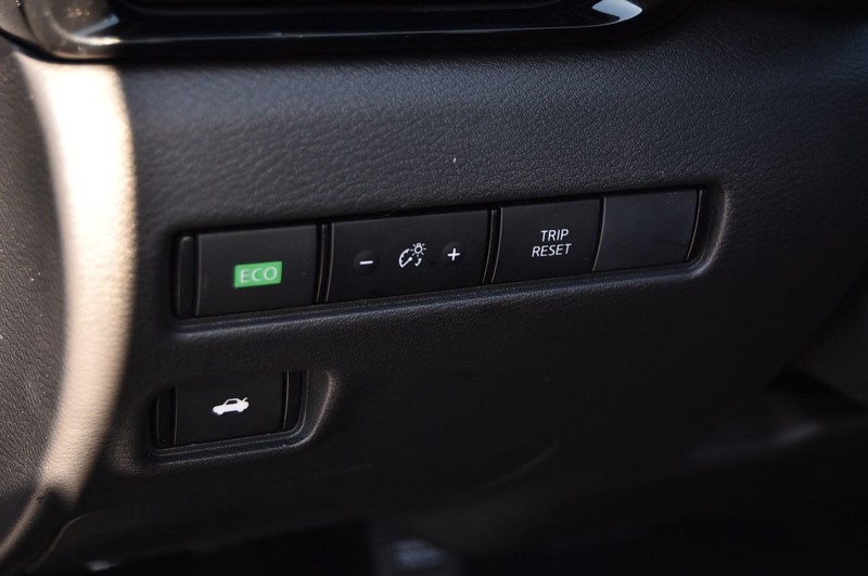 Nissan Sentra Vehicle Image 11