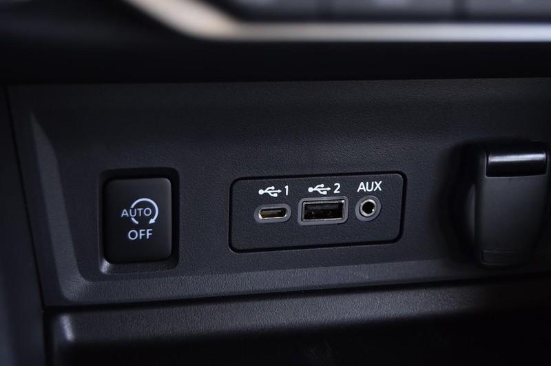 Nissan Sentra Vehicle Image 16