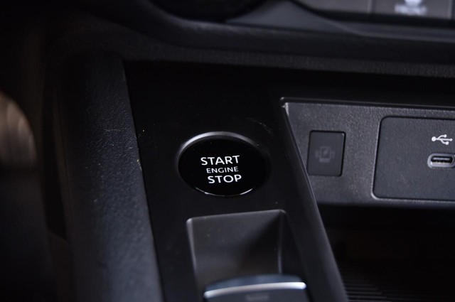 Nissan Kicks Vehicle Image 18