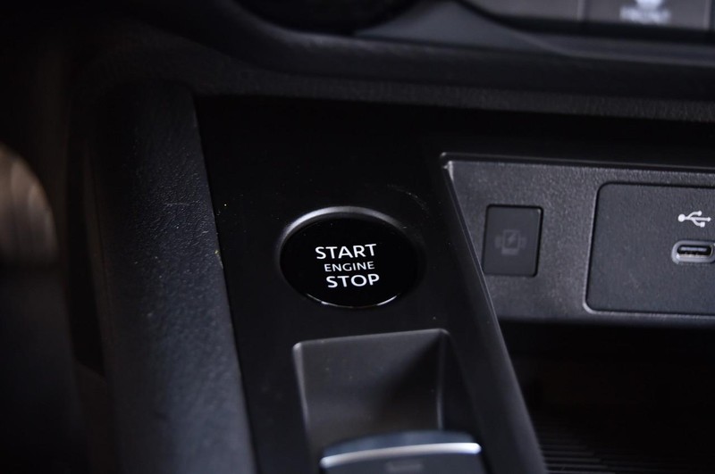 Nissan Kicks Vehicle Full-screen Gallery Image 18