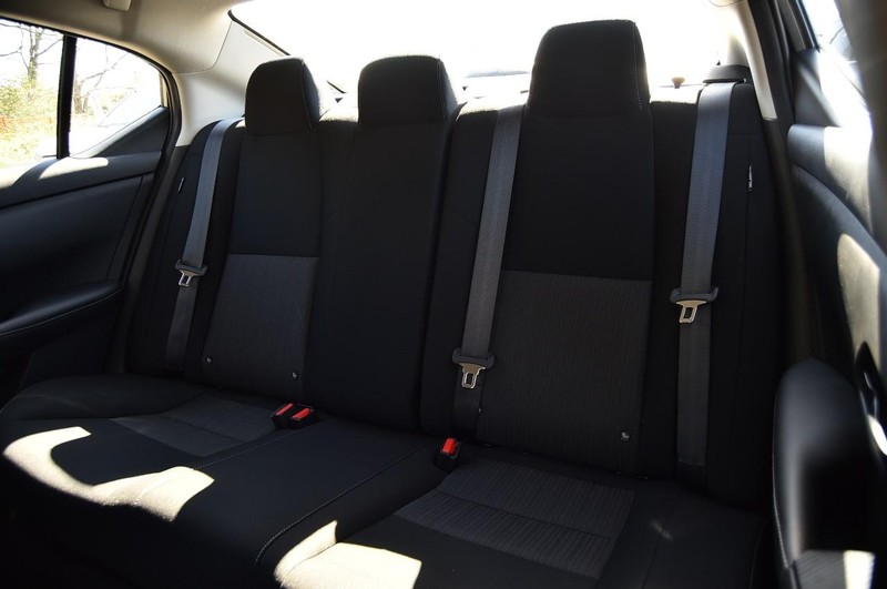 Nissan Sentra Vehicle Full-screen Gallery Image 21