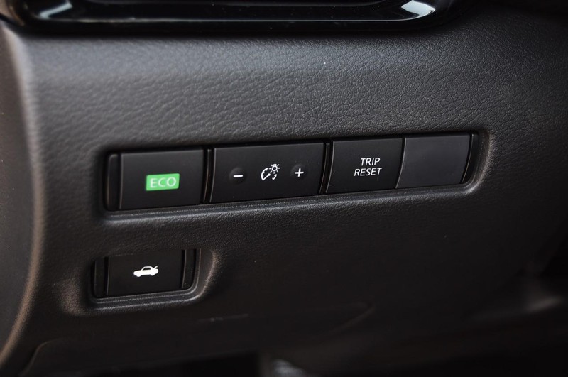 Nissan Sentra Vehicle Full-screen Gallery Image 11