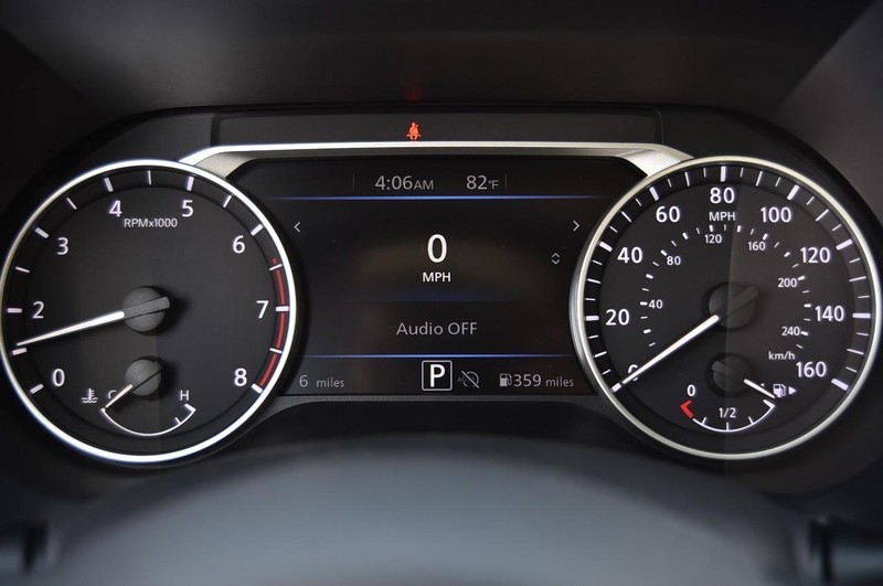 Nissan Sentra Vehicle Full-screen Gallery Image 12