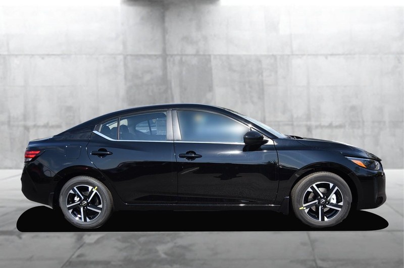 Nissan Sentra Vehicle Image 05