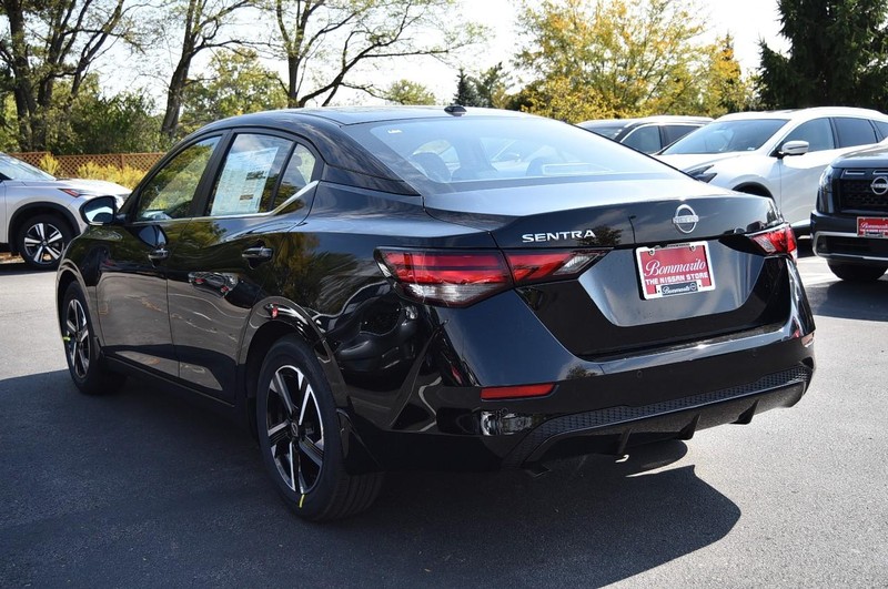 Nissan Sentra Vehicle Image 08
