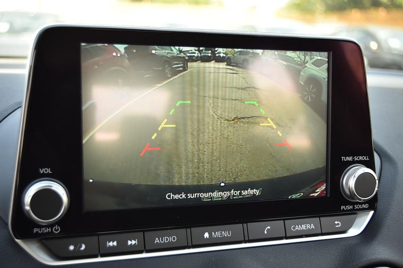 Nissan Sentra Vehicle Image 14