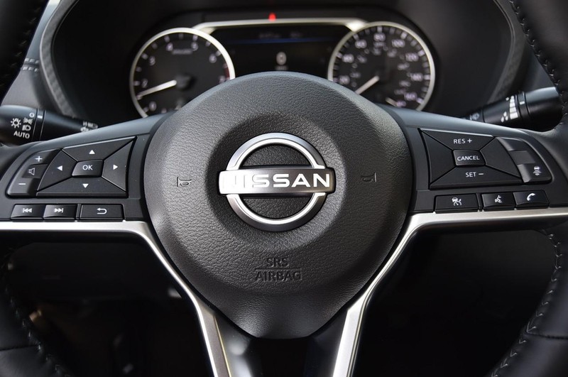 Nissan Sentra Vehicle Image 19