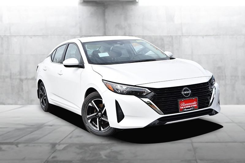 Nissan Sentra Vehicle Full-screen Gallery Image 2