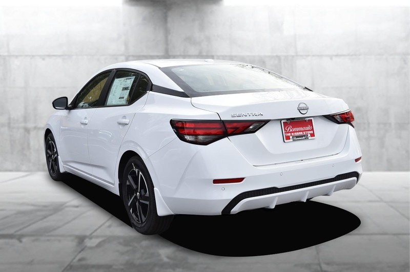 Nissan Sentra Vehicle Full-screen Gallery Image 7