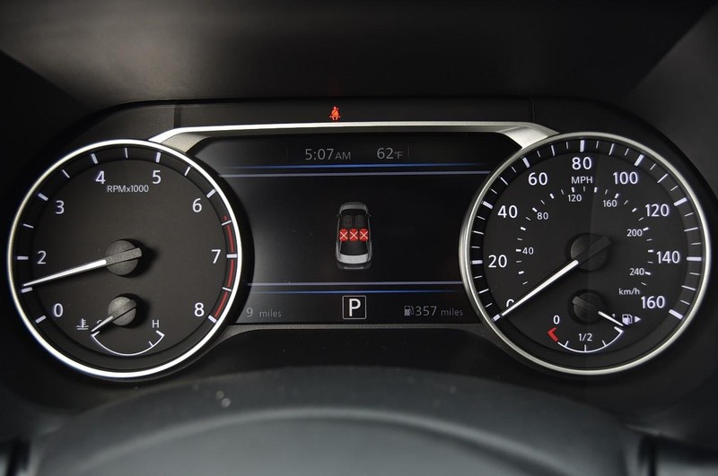 Nissan Sentra Vehicle Full-screen Gallery Image 12