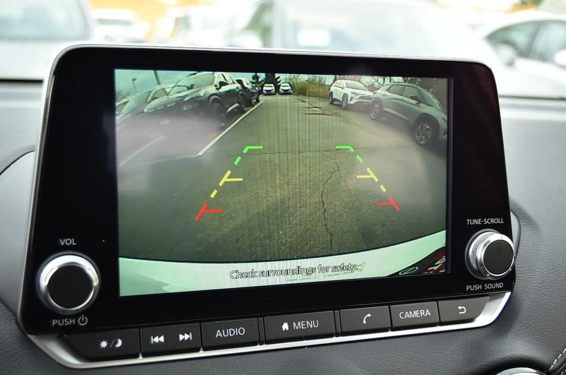 Nissan Sentra Vehicle Full-screen Gallery Image 13