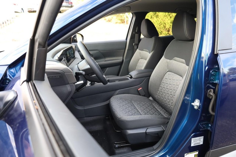 Nissan Kicks Vehicle Image 08