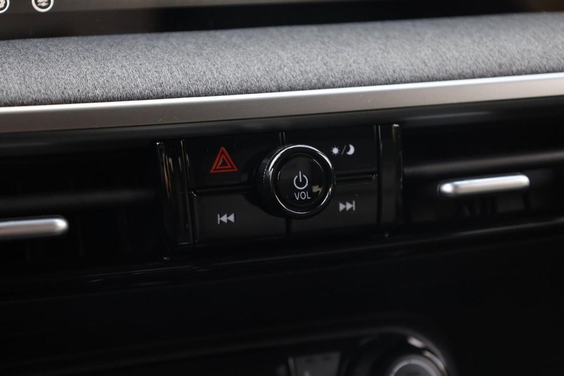 Nissan Kicks Vehicle Image 13