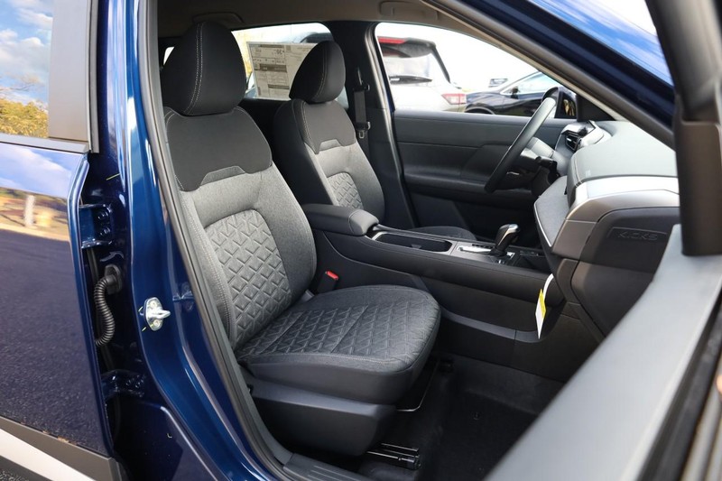 Nissan Kicks Vehicle Image 23