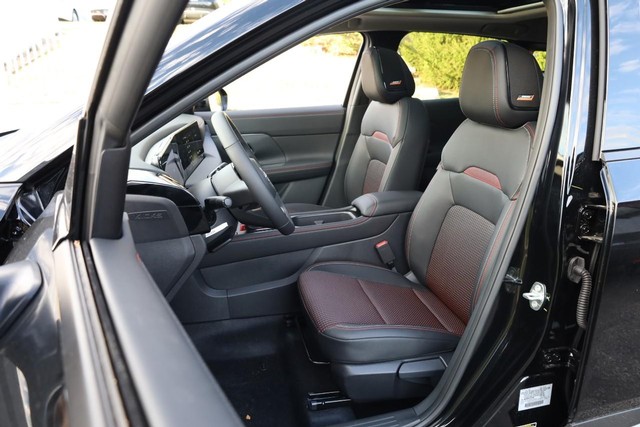 Nissan Kicks Vehicle Image 08