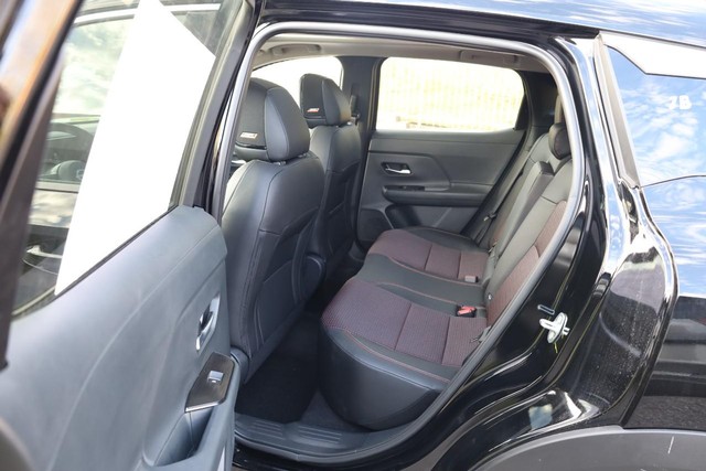 Nissan Kicks Vehicle Image 23