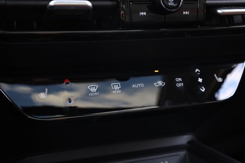 Nissan Kicks Vehicle Image 16