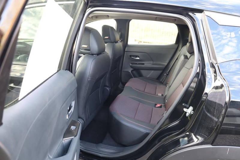 Nissan Kicks Vehicle Image 23