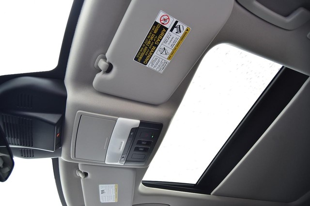 Nissan Rogue Vehicle Image 25