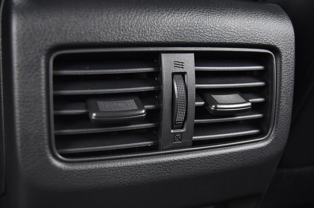 Nissan Rogue Vehicle Image 27