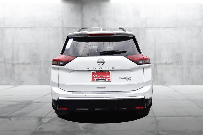 Nissan Rogue Vehicle Full-screen Gallery Image 6