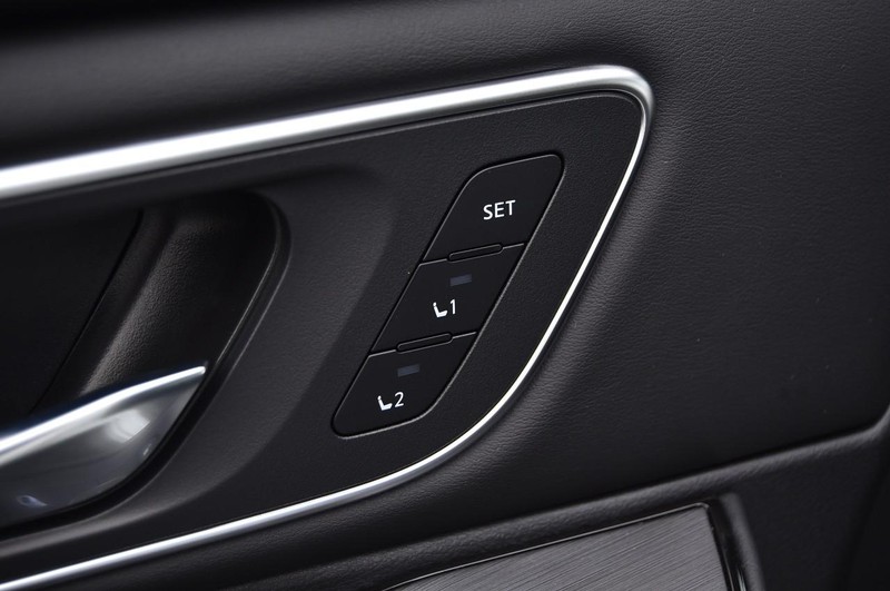 Nissan Rogue Vehicle Full-screen Gallery Image 10