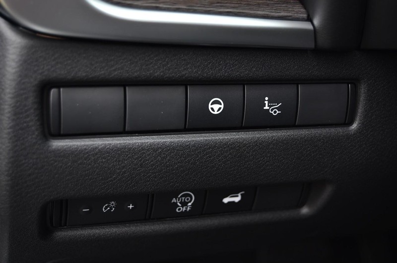 Nissan Rogue Vehicle Full-screen Gallery Image 12