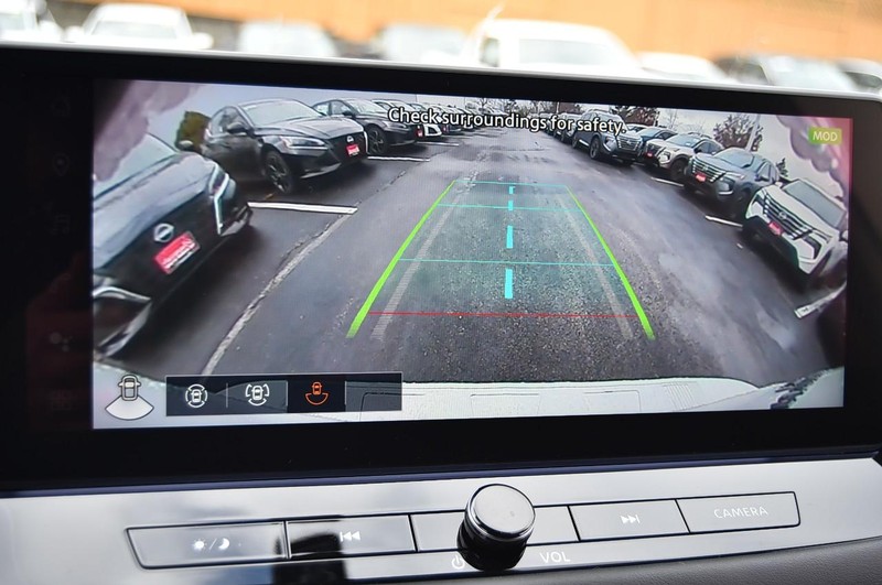 Nissan Rogue Vehicle Full-screen Gallery Image 16