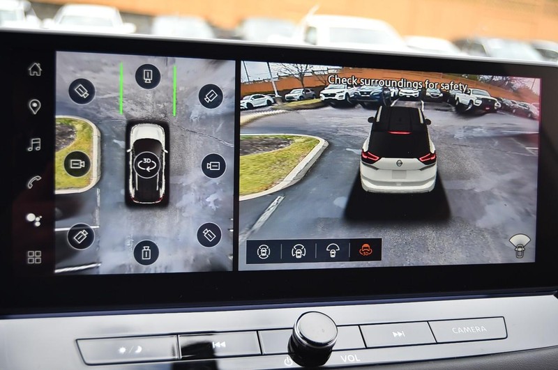 Nissan Rogue Vehicle Full-screen Gallery Image 17