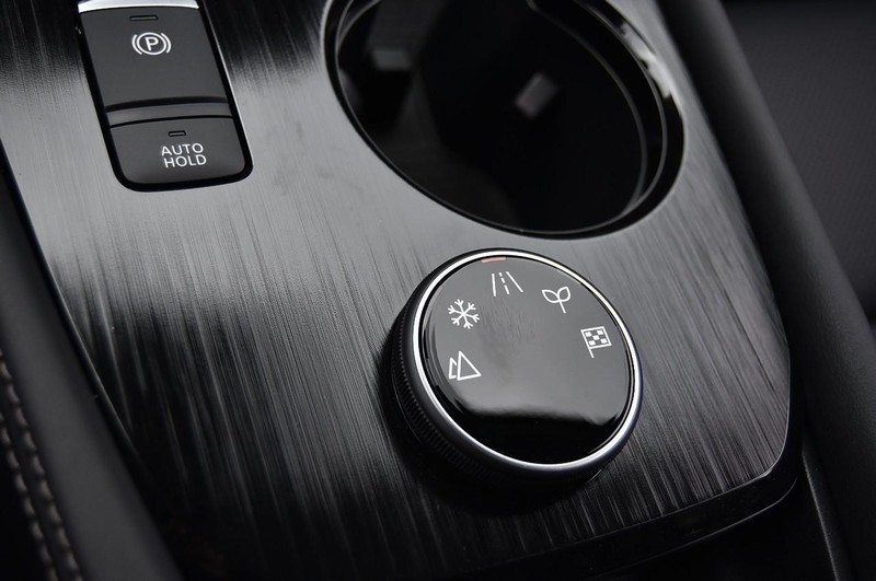 Nissan Rogue Vehicle Full-screen Gallery Image 21