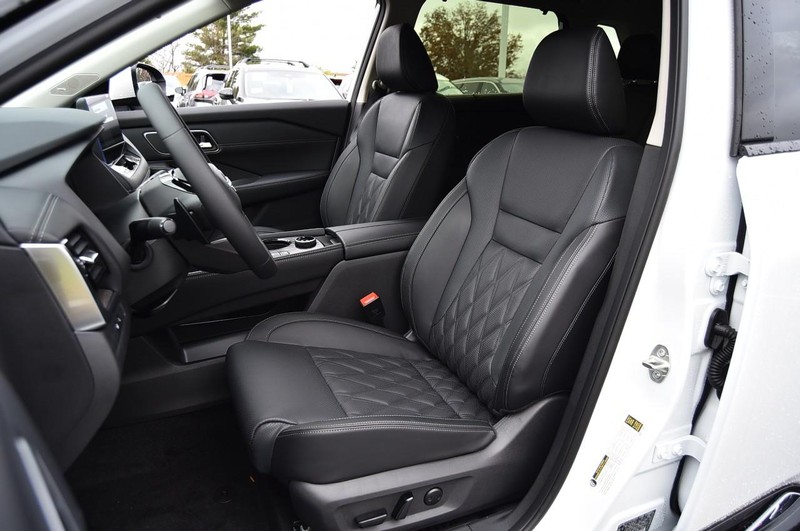 Nissan Rogue Vehicle Full-screen Gallery Image 23