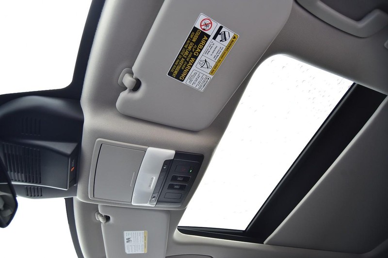 Nissan Rogue Vehicle Full-screen Gallery Image 25