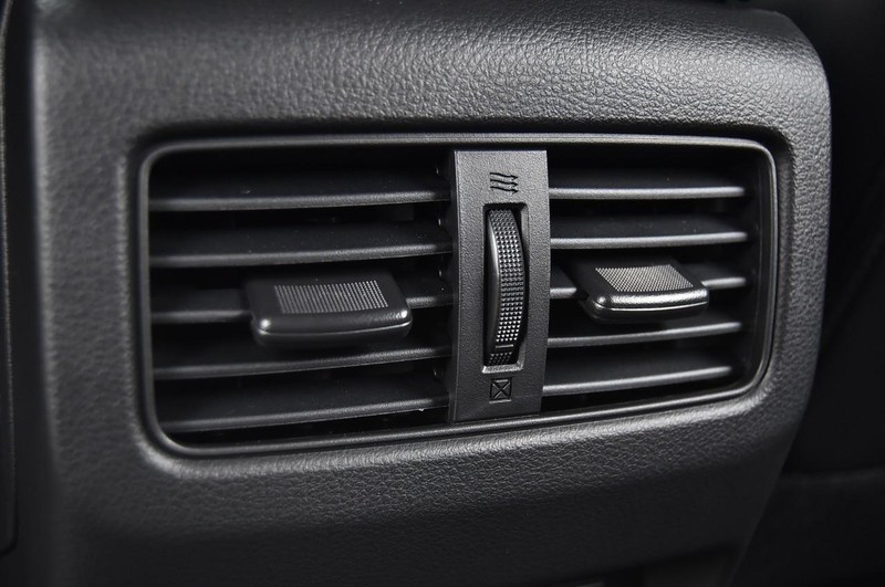 Nissan Rogue Vehicle Full-screen Gallery Image 27