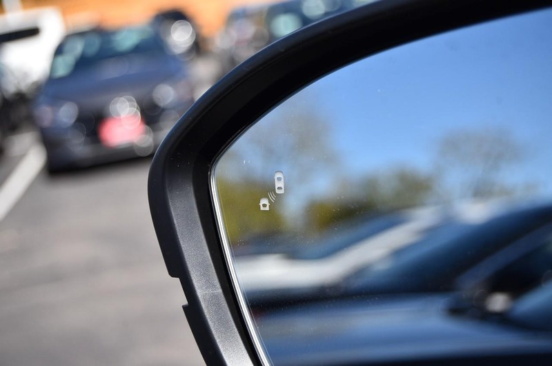 Nissan Pathfinder Vehicle Full-screen Gallery Image 10