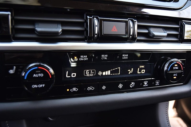 Nissan Pathfinder Vehicle Full-screen Gallery Image 16