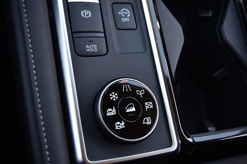 Nissan Pathfinder Vehicle Full-screen Gallery Image 18