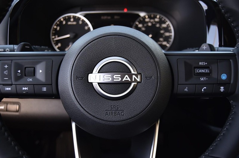 Nissan Pathfinder Vehicle Full-screen Gallery Image 19