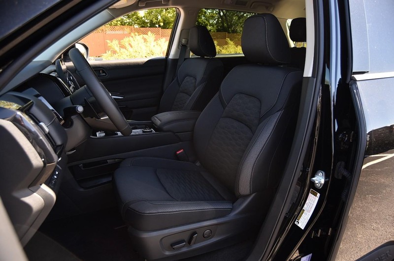 Nissan Pathfinder Vehicle Full-screen Gallery Image 20