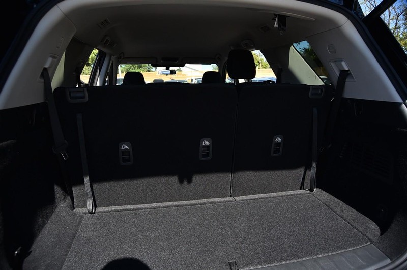 Nissan Pathfinder Vehicle Full-screen Gallery Image 26