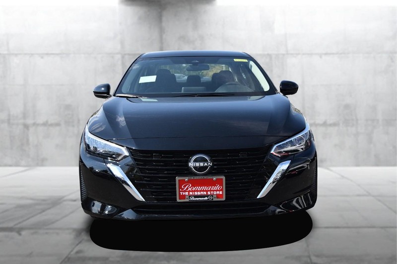 Nissan Sentra Vehicle Full-screen Gallery Image 4