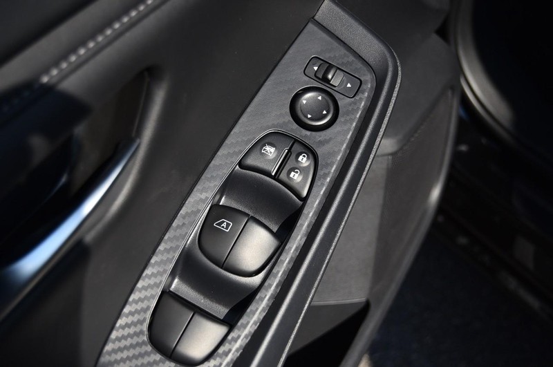 Nissan Sentra Vehicle Full-screen Gallery Image 9